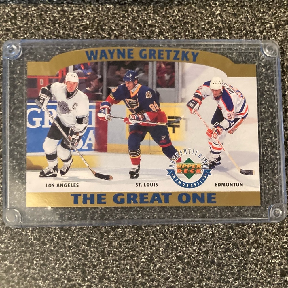 Vintage Collectible Upper Deck Wayne Gretzky Limited Edition #3977 / 5000,
1996
